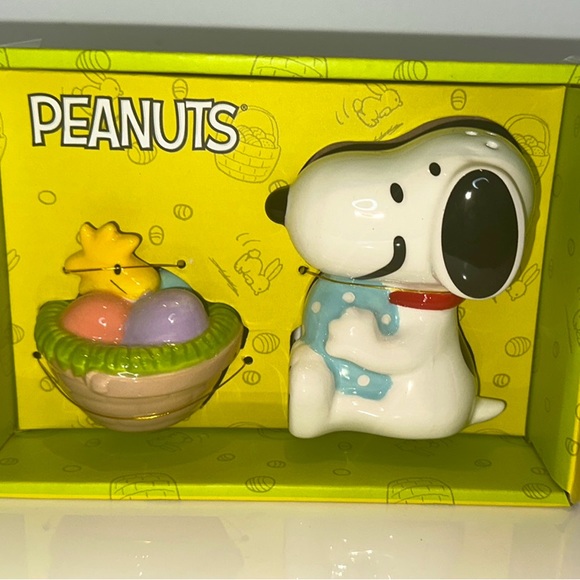 Other - Snoopy salt and pepper shaker